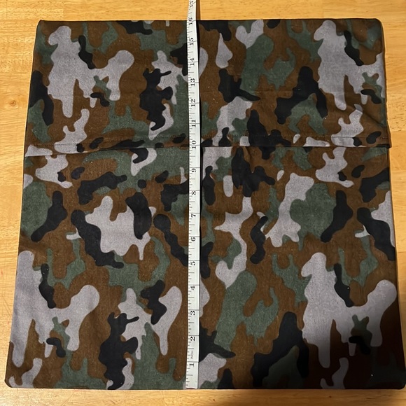🛍️ NEW Flannel Camo Pillow Cover - Picture 6 of 6